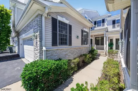 6 Schweinberg Dr, Roseland, NJ 07068
