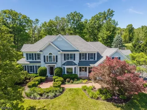 26 Chalfonte Dr, Lebanon, NJ 08833