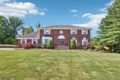 4 Viking Ct, Randolph, NJ 07869