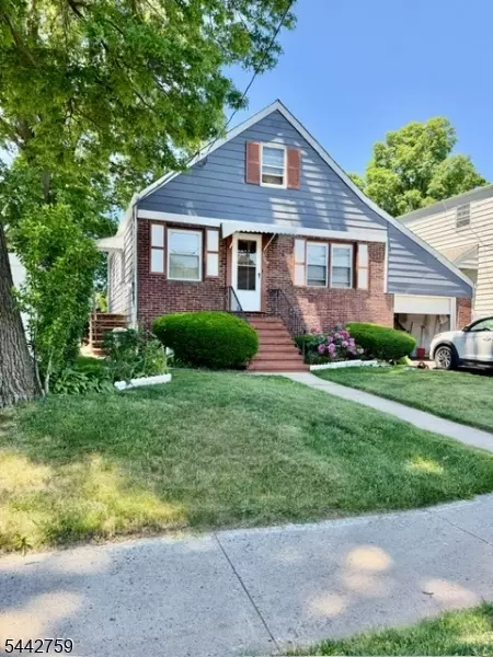 624 Chandler Ave, Roselle, NJ 07203