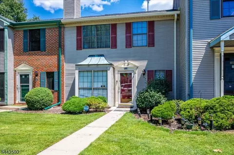 11 Tracy Ct, Franklin Park, NJ 08823