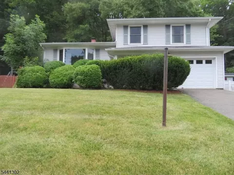 30 Deer Path Dr, Flanders, NJ 07836