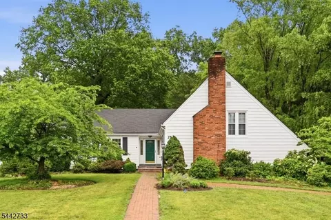 25 Trouville Dr, Parsippany, NJ 07054