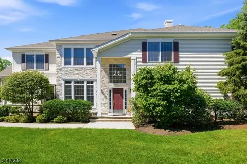 10 Camlet Ct, Roseland, NJ 07068