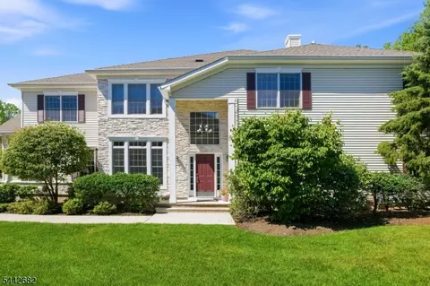 10 Camlet Ct, Roseland, NJ 07068