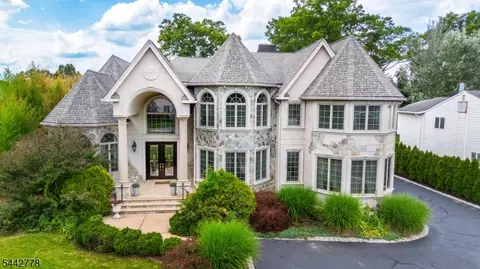 16 Cheri Ln # A, Fairfield, NJ 07004