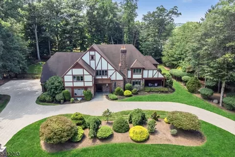 739 Shoshone Trl, Franklin Lakes, NJ 07417
