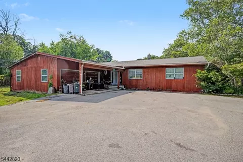 15 Plotts Rd, Newton, NJ 07860
