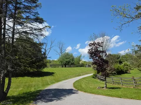 15 Plotts Rd, Newton, NJ 07860