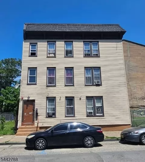 21 Governor St, Paterson, NJ 07501