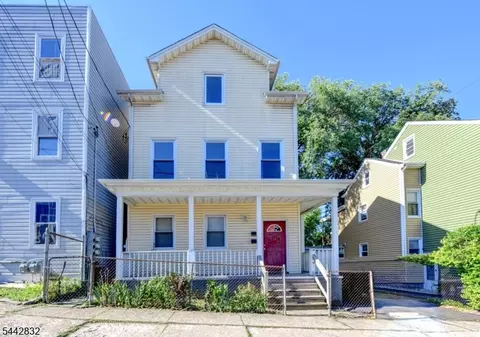 98-100 Lafayette St, Paterson, NJ 07501