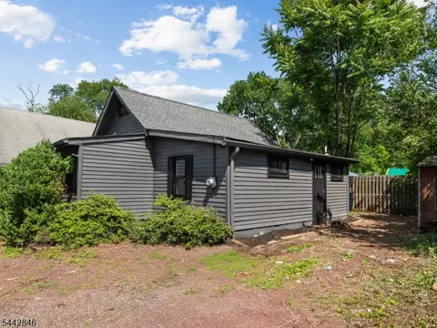 2 Knowles Ln, Budd Lake, NJ 07828