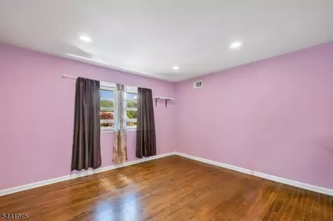 Bedroom - 101 Pinecrest Ter, Wayne, NJ 07470 photo 4 of 10