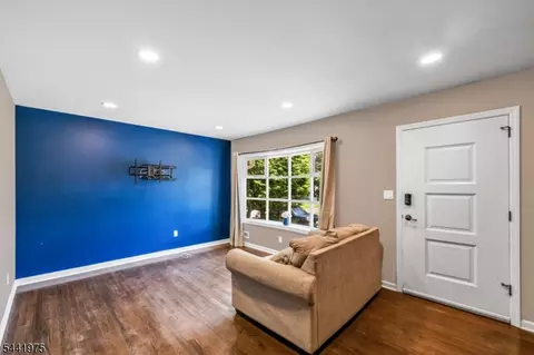 Living - 101 Pinecrest Ter, Wayne, NJ 07470 photo 2 of 3