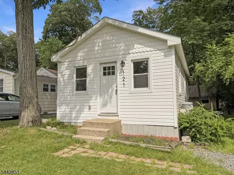121 Dartmouth Trl, Hopatcong, NJ 07843