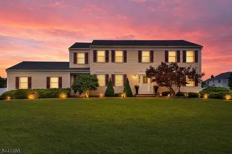 2 Daniel Dr, Hillsborough, NJ 08844
