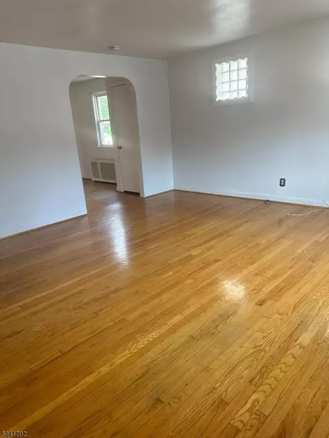 17 Pettit St, Bloomfield, NJ 07003