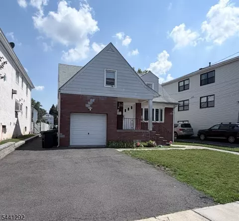 17 Pettit St, Bloomfield, NJ 07003