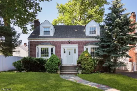 813 Miltonia St, Linden, NJ 07036