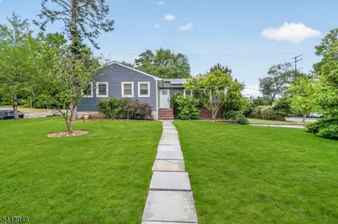 2 Country Club Ct, Livingston, NJ 07039
