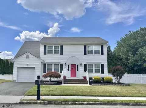 17 Reid Way, Freehold, NJ 07728