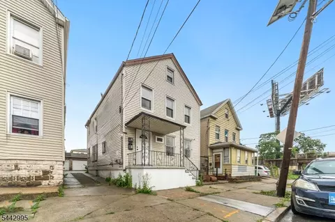 334 Pine St, Elizabeth City, NJ 07206