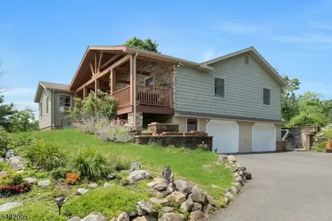 4 Northbrae Dr, Boonton, NJ 07005