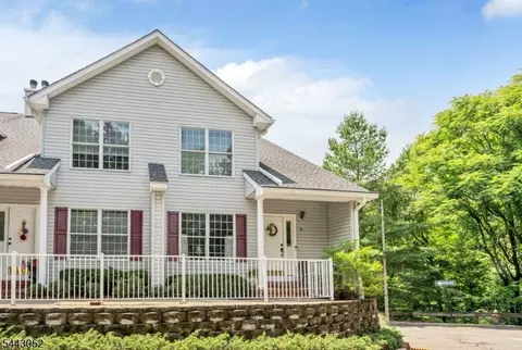 94 Heather Ln, Wyckoff, NJ 07481
