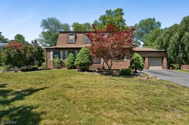 39 Robin Hood Way, Wayne, NJ 07470
