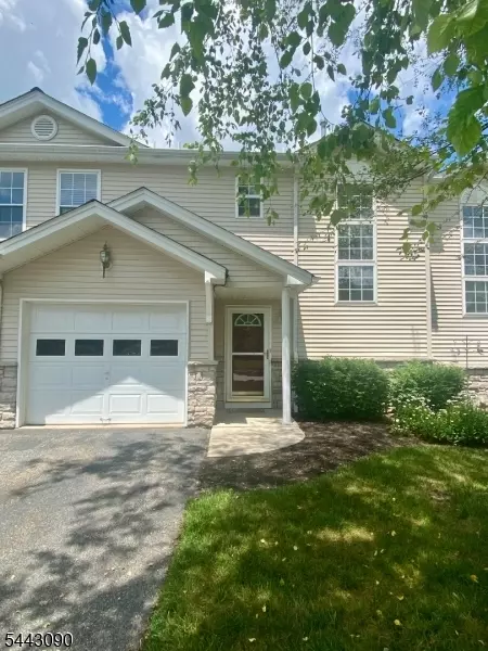 6 Peachtree Ln, Hamburg, NJ 07419