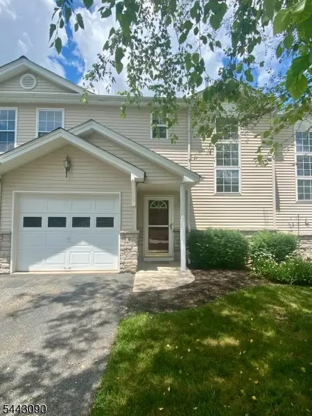 6 Peachtree Ln, Hamburg, NJ 07419
