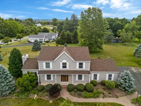 1 Pegasus Ct, Ringoes, NJ 08551
