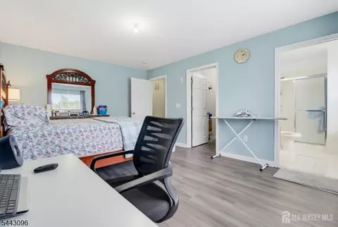 57 Victoria Dr, Somerset, NJ 08873