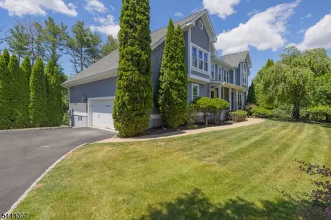 11 Gates Pl, Wayne, NJ 07470