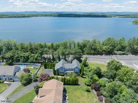 11 Gates Pl, Wayne, NJ 07470 photo 2