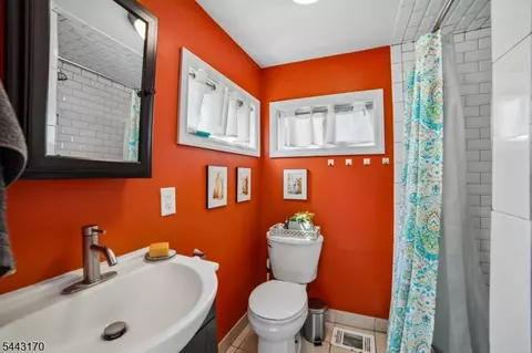 Bath - 661 Palisade Rd, Union, NJ 07083 photo 1 of 2