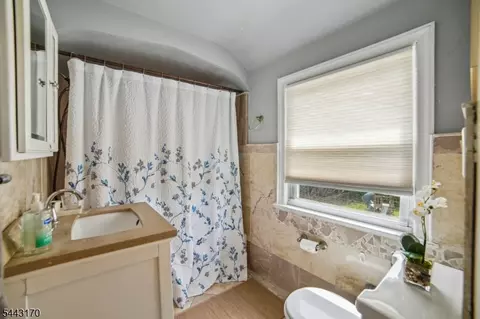 Bath - 661 Palisade Rd, Union, NJ 07083 photo 2 of 2