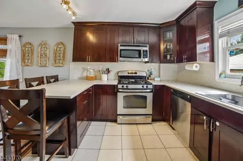 Kitchen - 661 Palisade Rd, Union, NJ 07083 photo 2 of 2