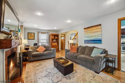 Living - 661 Palisade Rd, Union, NJ 07083 photo 1 of 3