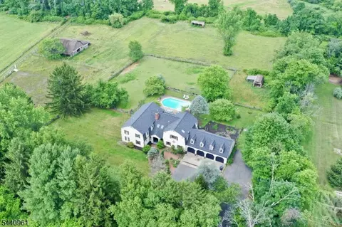 13 Farmersville Rd, Tewksbury Twp, NJ 07830