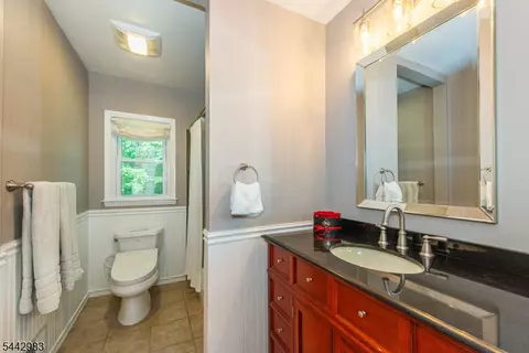 Bath - 17 Hillcrest Dr, Randolph, NJ 07869 photo 3 of 4