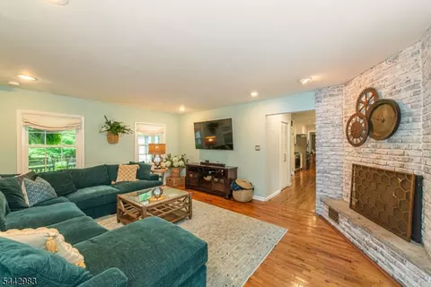 Living - 17 Hillcrest Dr, Randolph, NJ 07869 photo 3 of 6