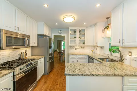 Kitchen - 17 Hillcrest Dr, Randolph, NJ 07869 photo 2 of 4