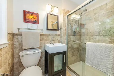 Bath - 17 Hillcrest Dr, Randolph, NJ 07869 photo 2 of 4