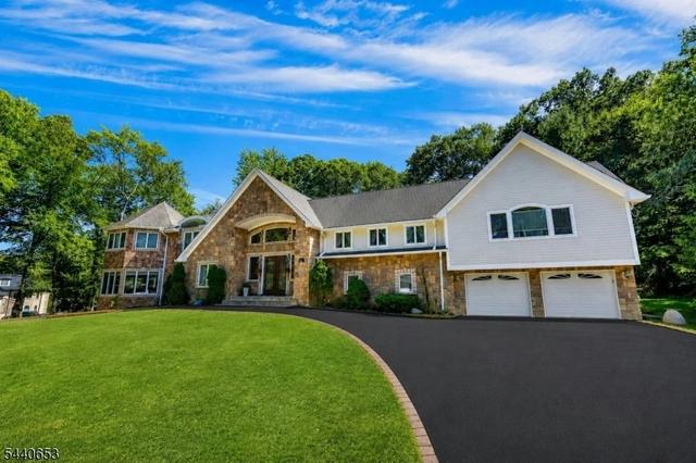 252 Mabel Pl, Franklin Lakes, NJ 07417
