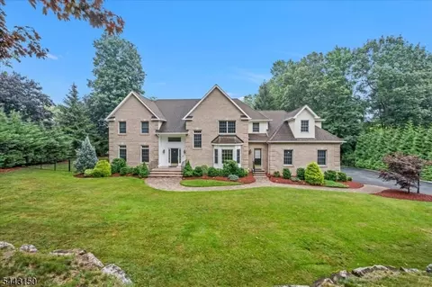 1 Barbara Dr, Randolph, NJ 07869