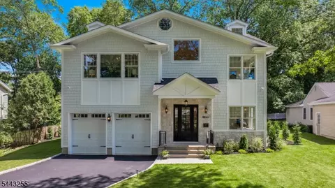 4 Garden Ct, Ho Ho Kus, NJ 07423