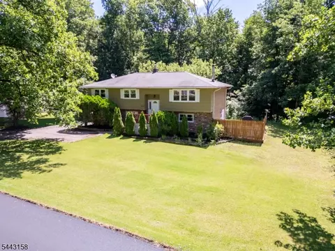 102 Andover Sparta Rd, Newton, NJ 07860