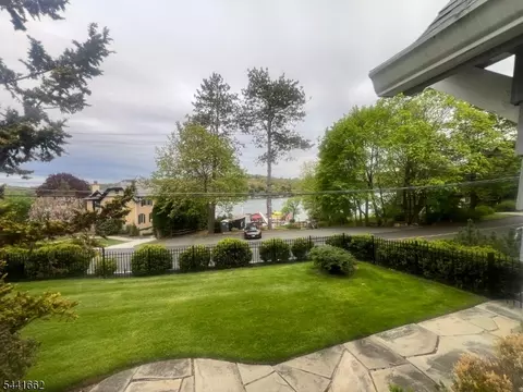 531 W Shore Trl, Sparta, NJ 07871