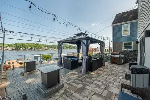 33 S Lakeside Ave, Lake Hopatcong, NJ 07849